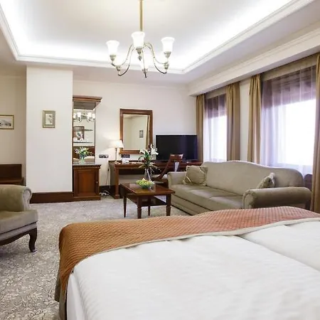 Andrassy Kuria & Отель 5*