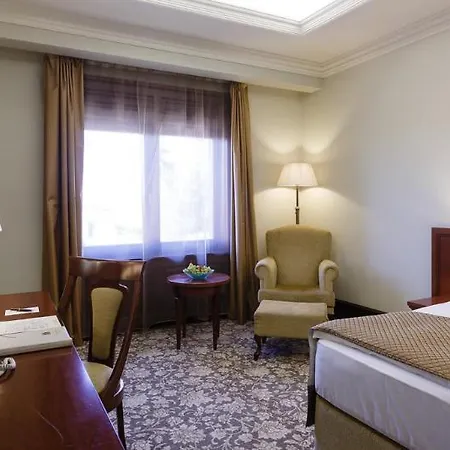Andrassy Kuria & Отель 5*