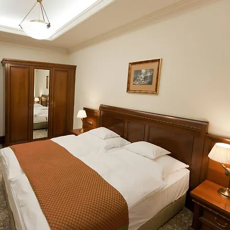 Andrassy Kuria & Отель 5*
